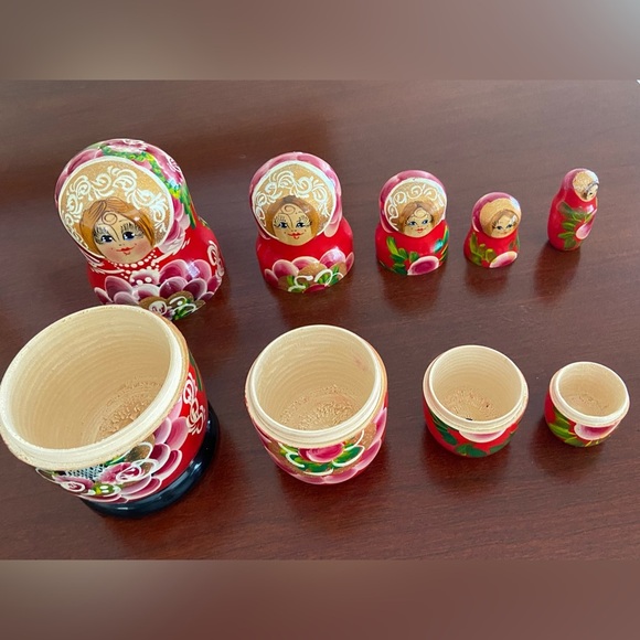Matryoshka 5 Piece Nesting Dolls Red with Hand-Painted Flowers - Picture 5 of 8